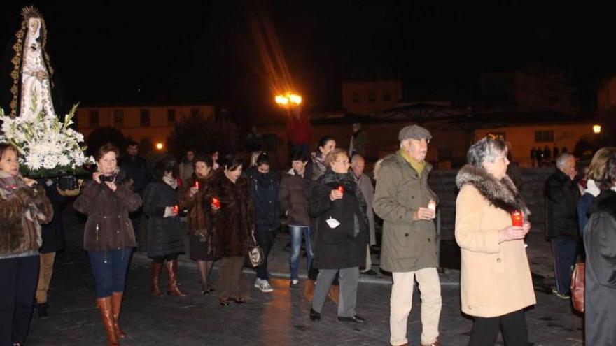 Procesión de los Santinos, ayer noche, en Pravia.