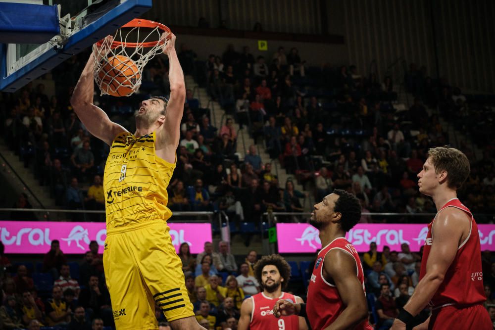 Partido Iberostar Tenerife - Filou Oostende octavos de final de la Basketball Champions League  | 03/03/2020 | Fotógrafo: Andrés Gutiérrez Taberne