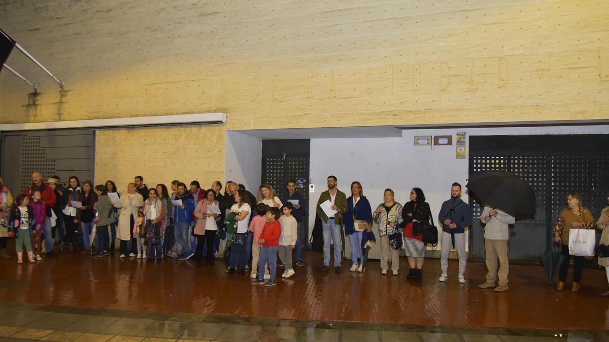 Participantes en la protesta para exigir el inicio de las clases de las Escuelas Municipales de Música de Badajoz.