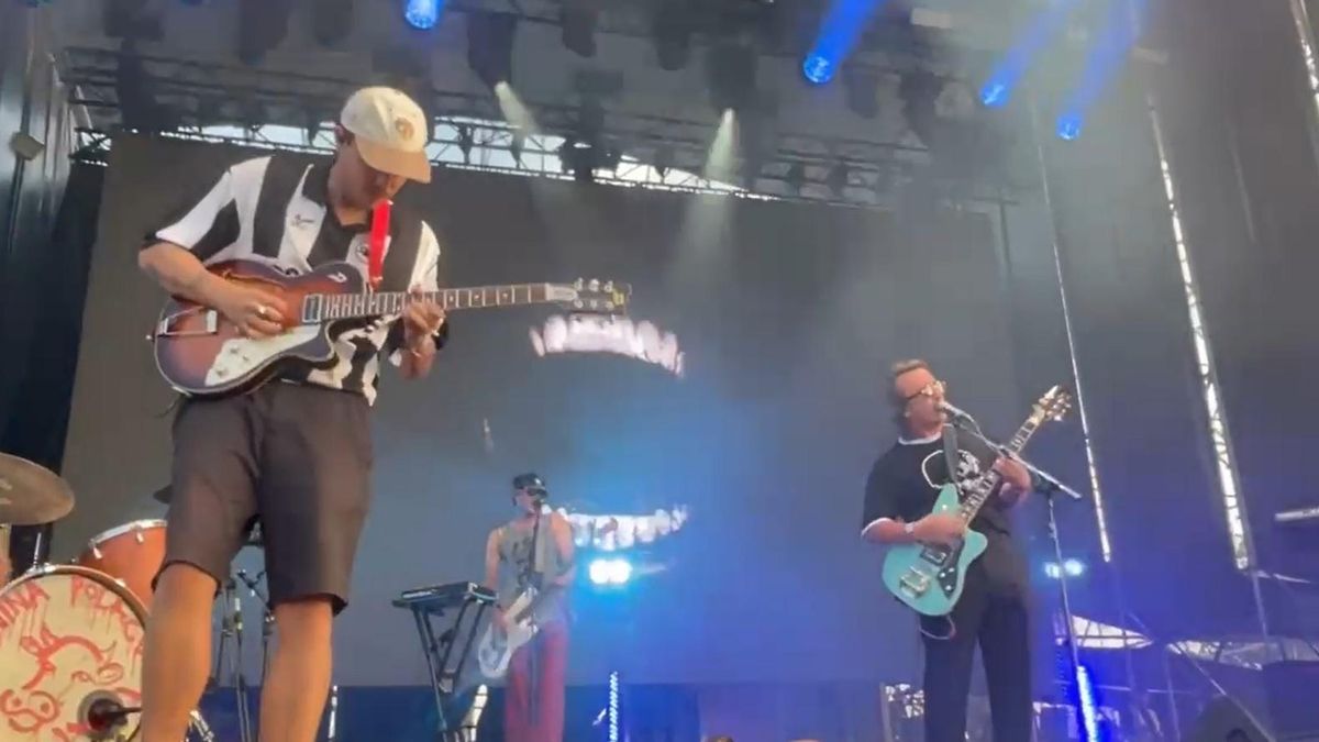El público del Warm Up vibra este viernes con la actuación de Niña Polaca