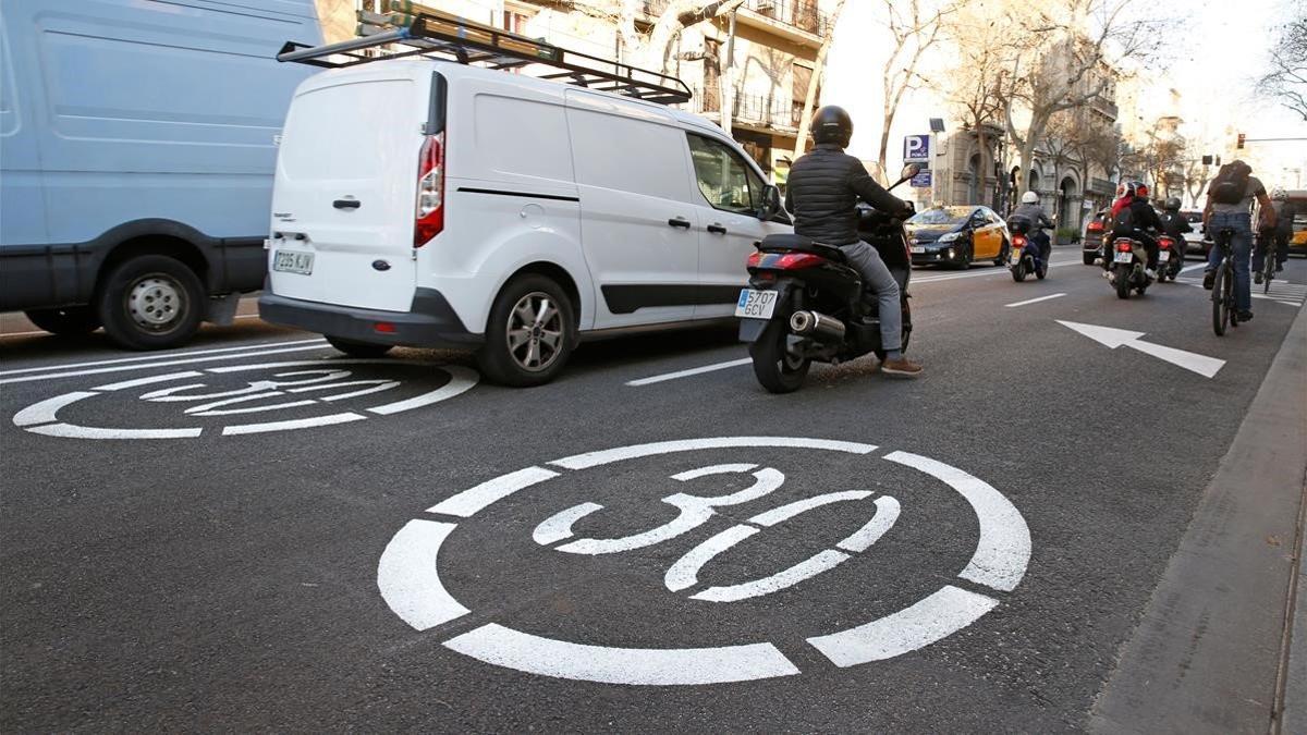 El eje Creu Coberta-Sants, donde la velocidad pasa a ser de 30 km/hora