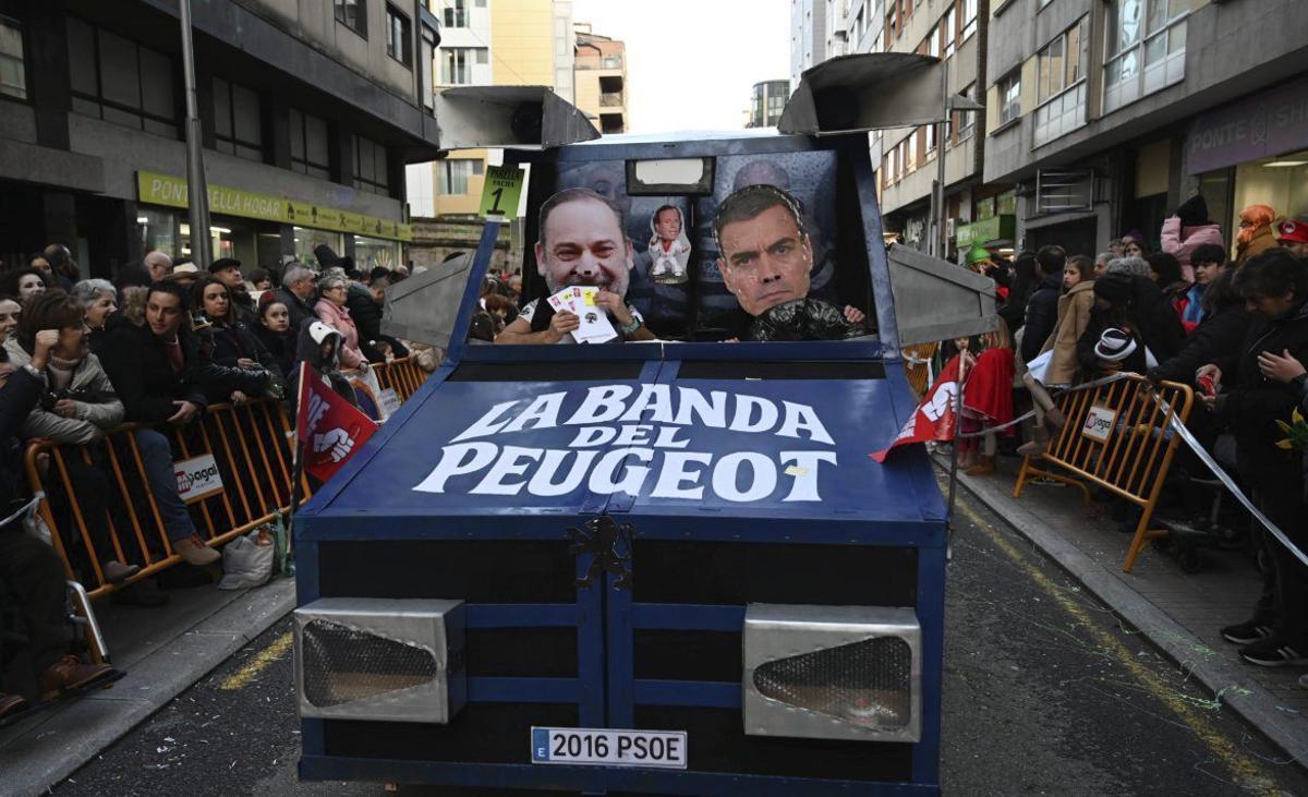 «La banda del Peugeot» puso la nota de actualidad política estatal . | RAFA VÁZQUEZ