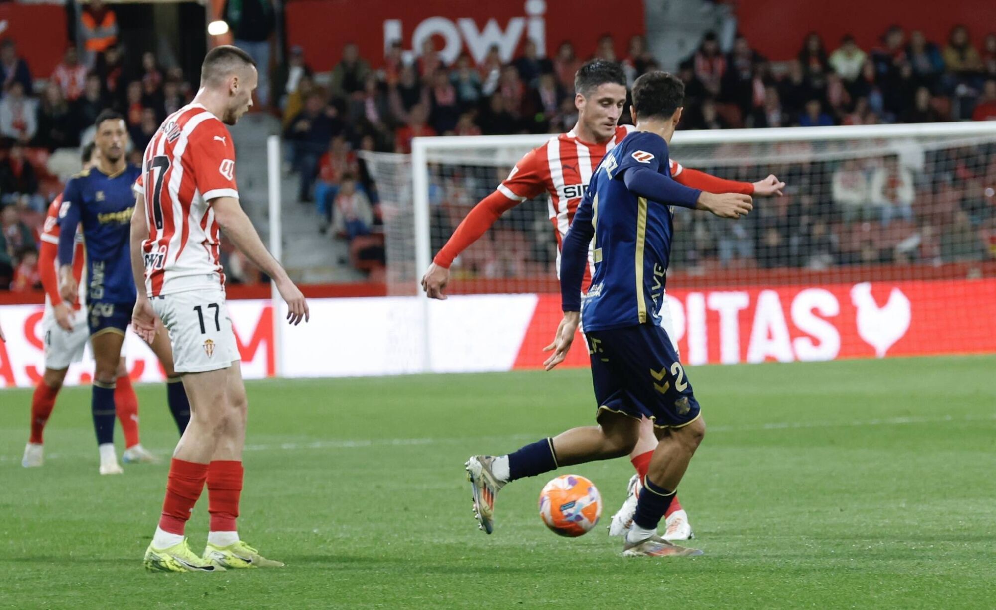 EN IMÁGENES: El Sporting - Tenerife disputado en El Molinón