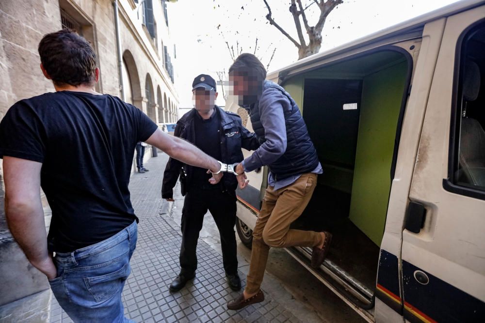 La Policía Nacional detiene a los responsables de una empresa cárnica de Mallorca por distribuir alimentos en mal estado