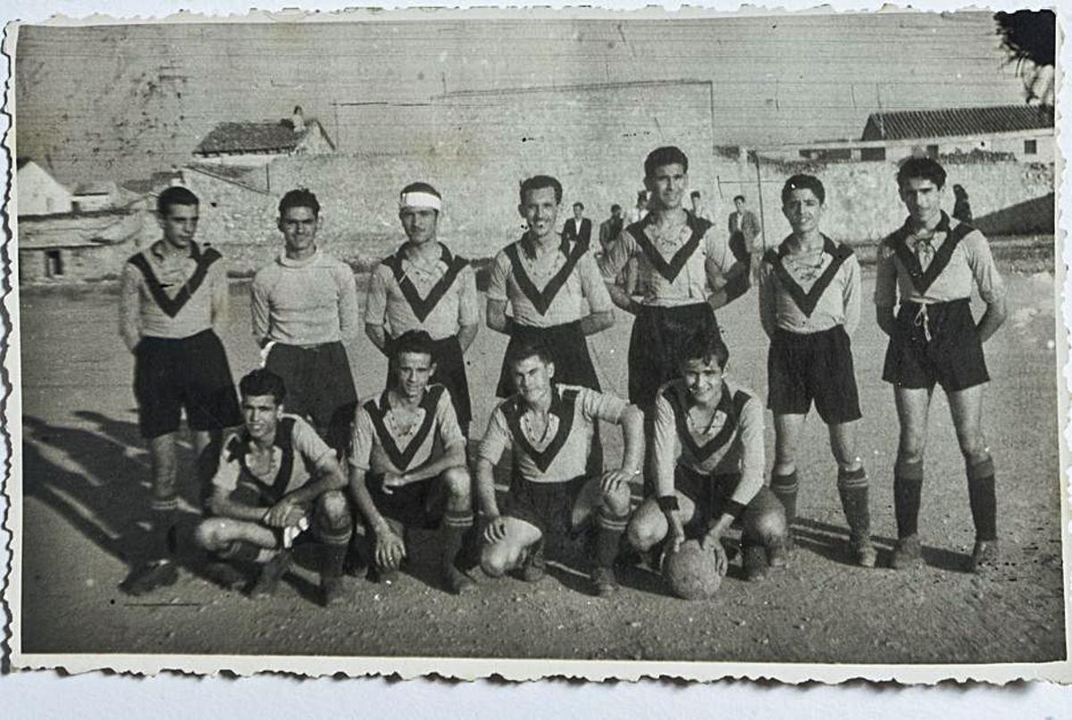 Una alineación del equipo de los años 30. | LEVANTE-EMV