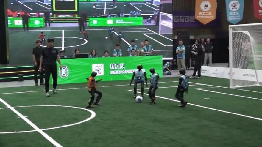 Pekín acoge la final del campeonato de fútbol de robots diseñados por estudiantes de instituto