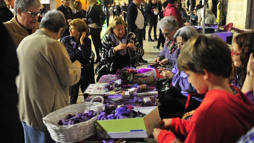 25N en Elche: velas y flores para denunciar los 38 asesinatos machistas