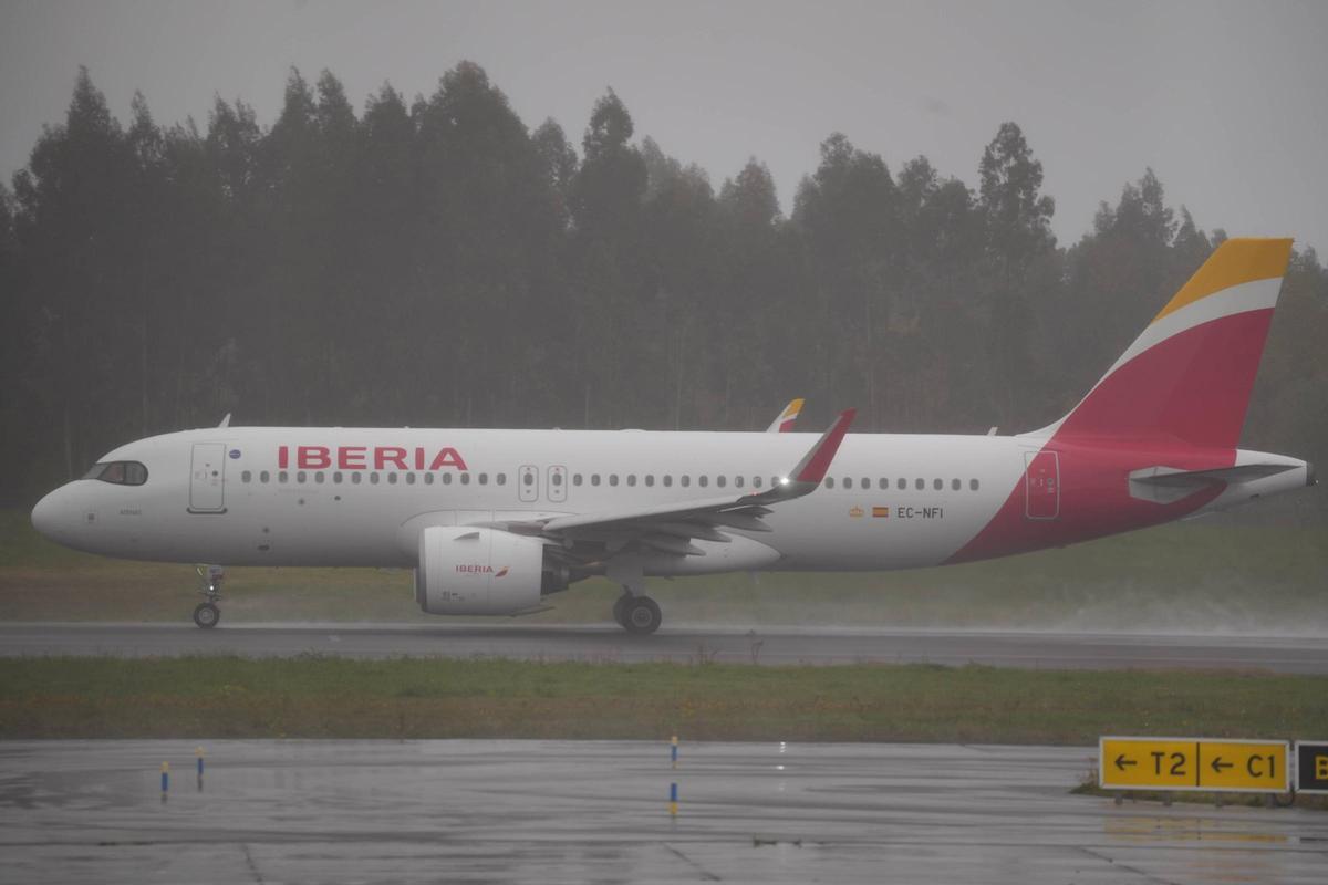 El último avión de Iberia en Asturias, este sábado