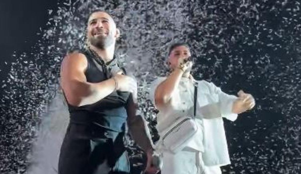 Topuria junto a Montes, en el escenario