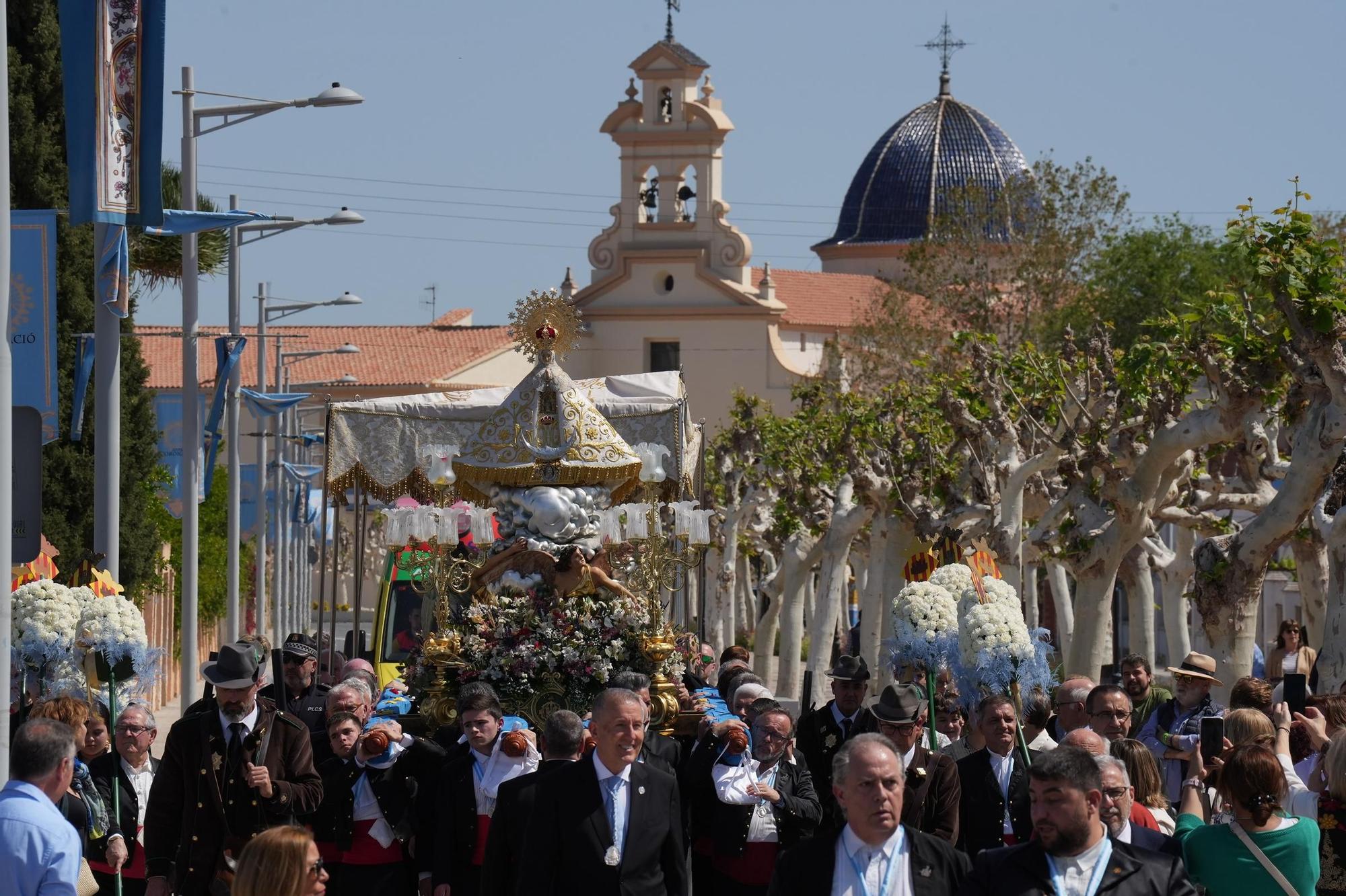 Galería de imágenes: La Virgen del Lledó sale de la basílica para ir a la ciudad