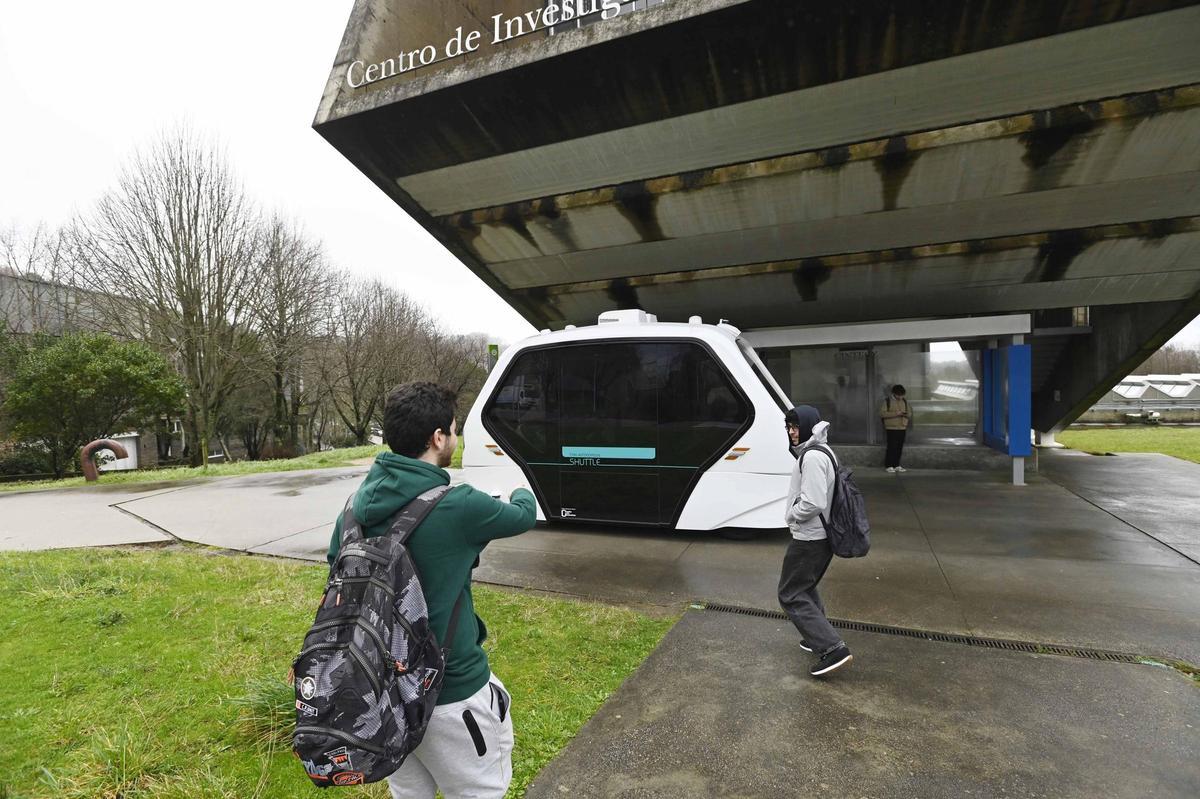 El vehículo, en una de las paradas de su recorrido, ante el centro Cintecx.