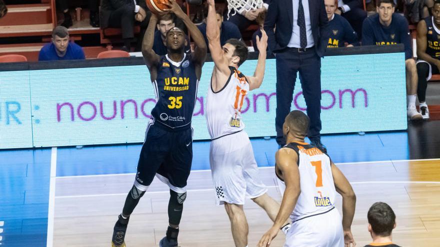 Un momento del partido.FIBA