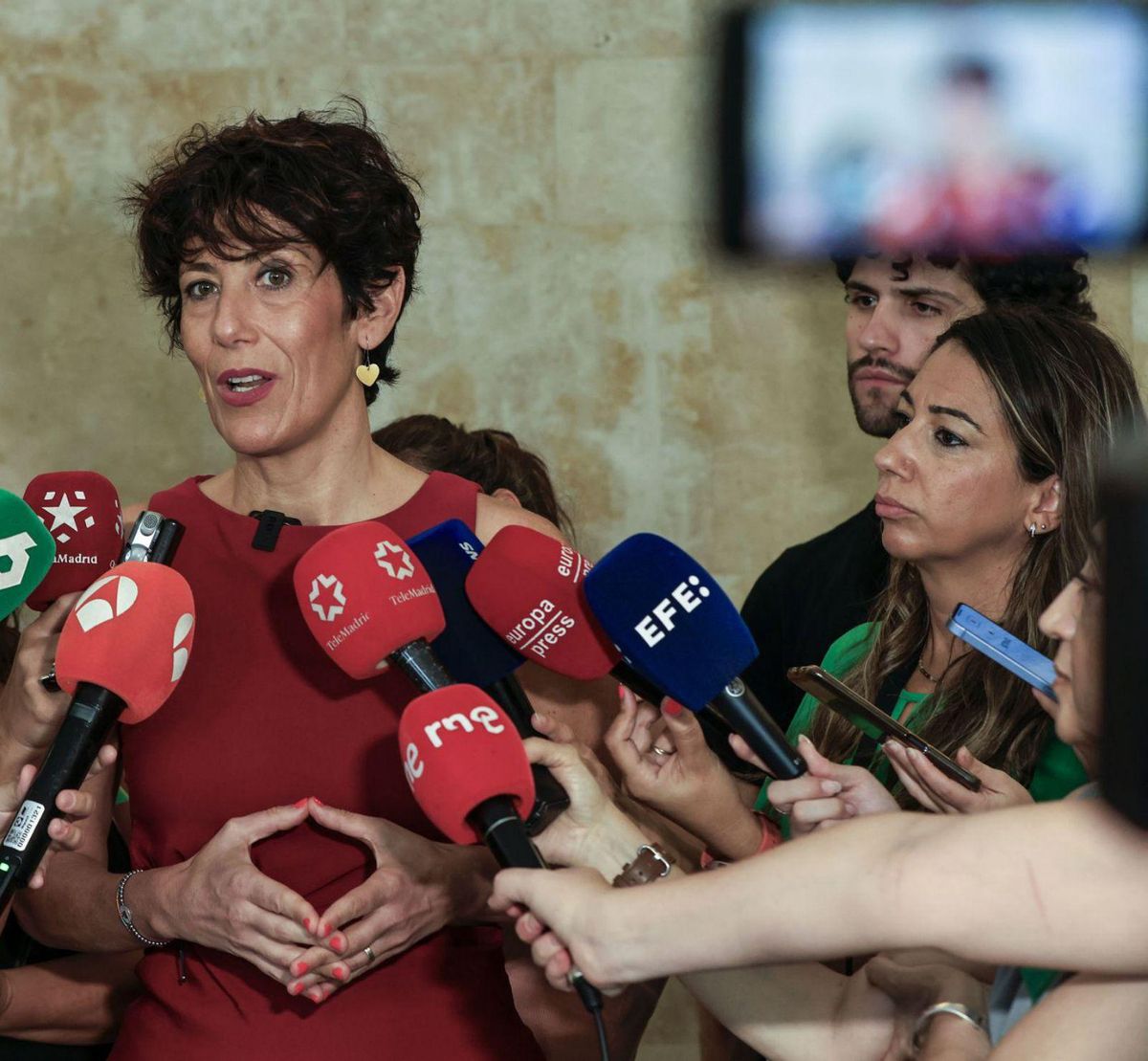 El trasllat de menors migrants tensa la relació entre l’Estat i les Canàries