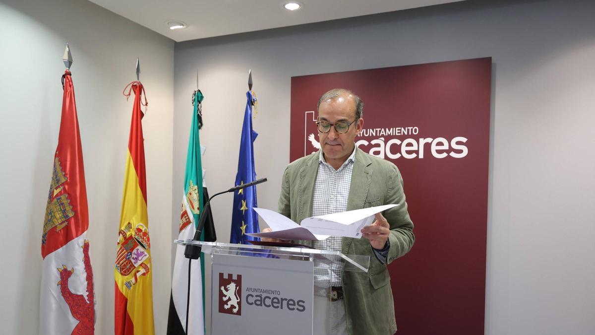 Vídeo | El alcalde de Cáceres explica la situación de la Cruz de los Caídos