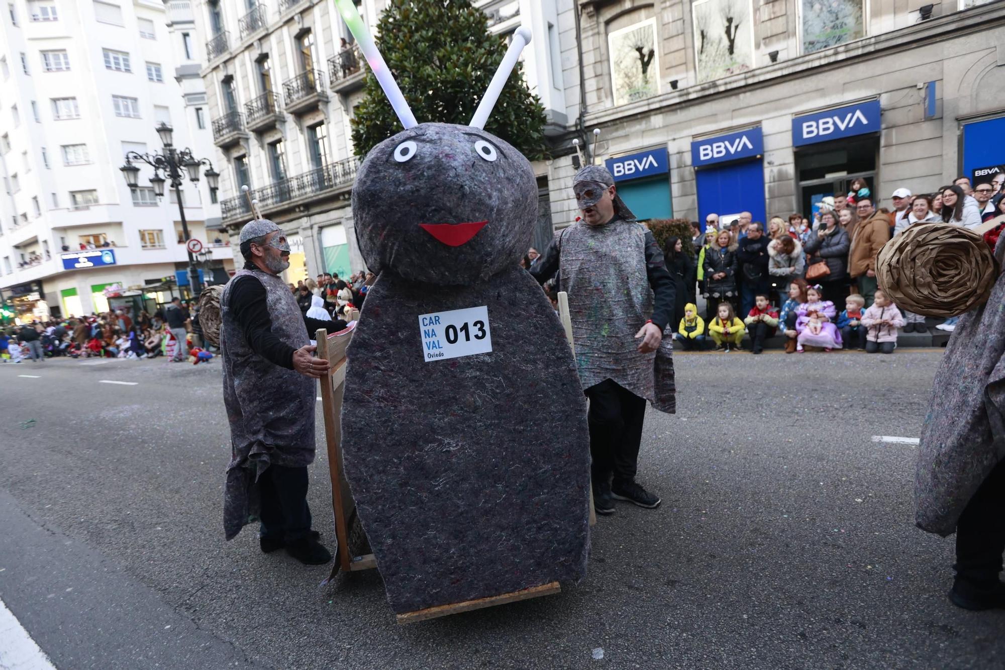 EN IMÁGENES: El Carnaval llena de color y alegría las calles de Oviedo