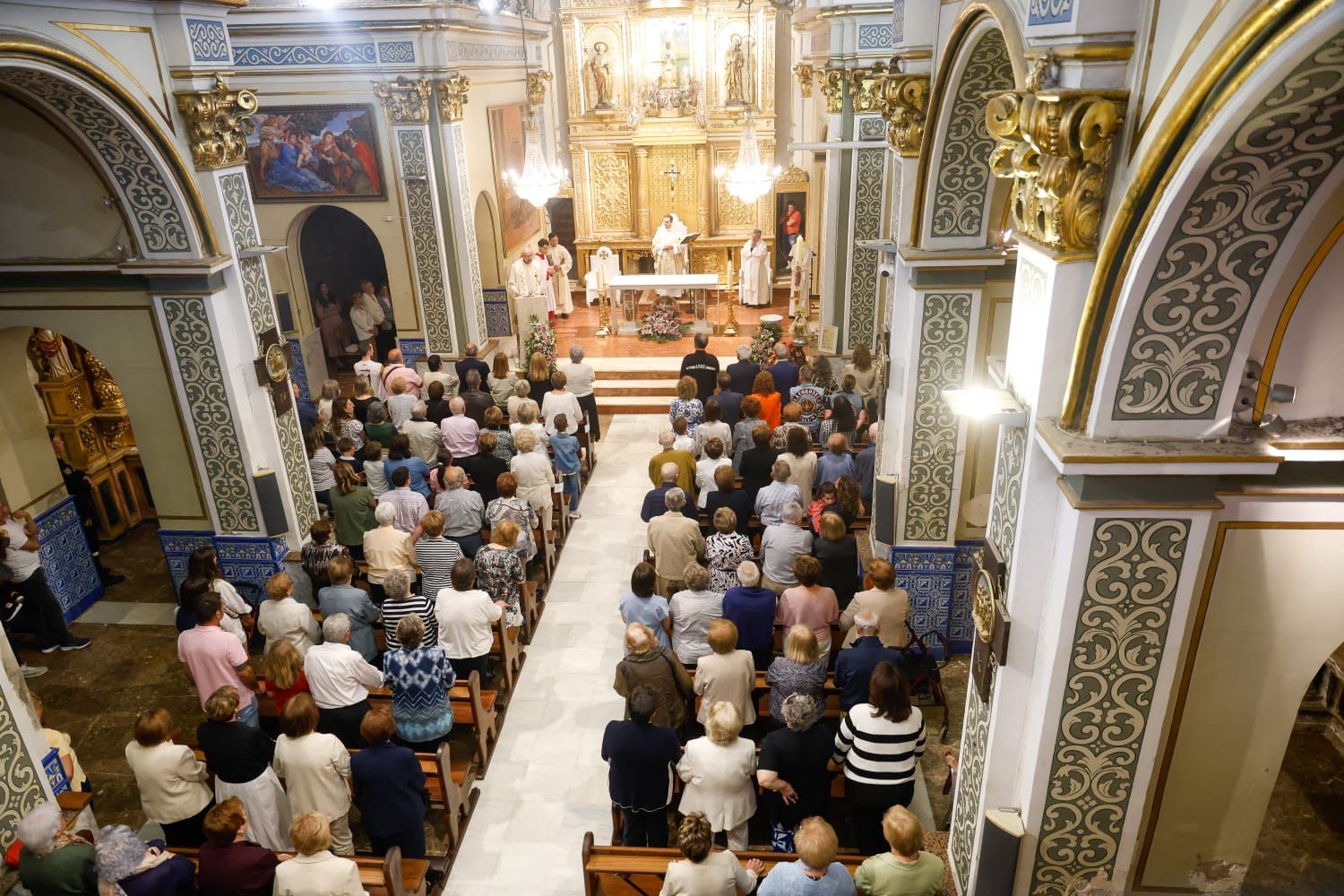 Primera misa en la parroquia de Picanya tras el paso de la dana