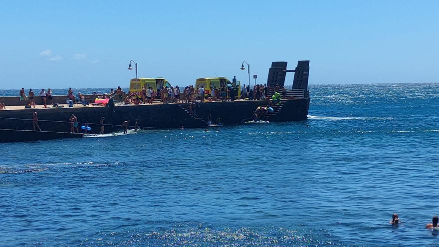 Un joven sufre un semiahogamiento en el muelle de Arinaga