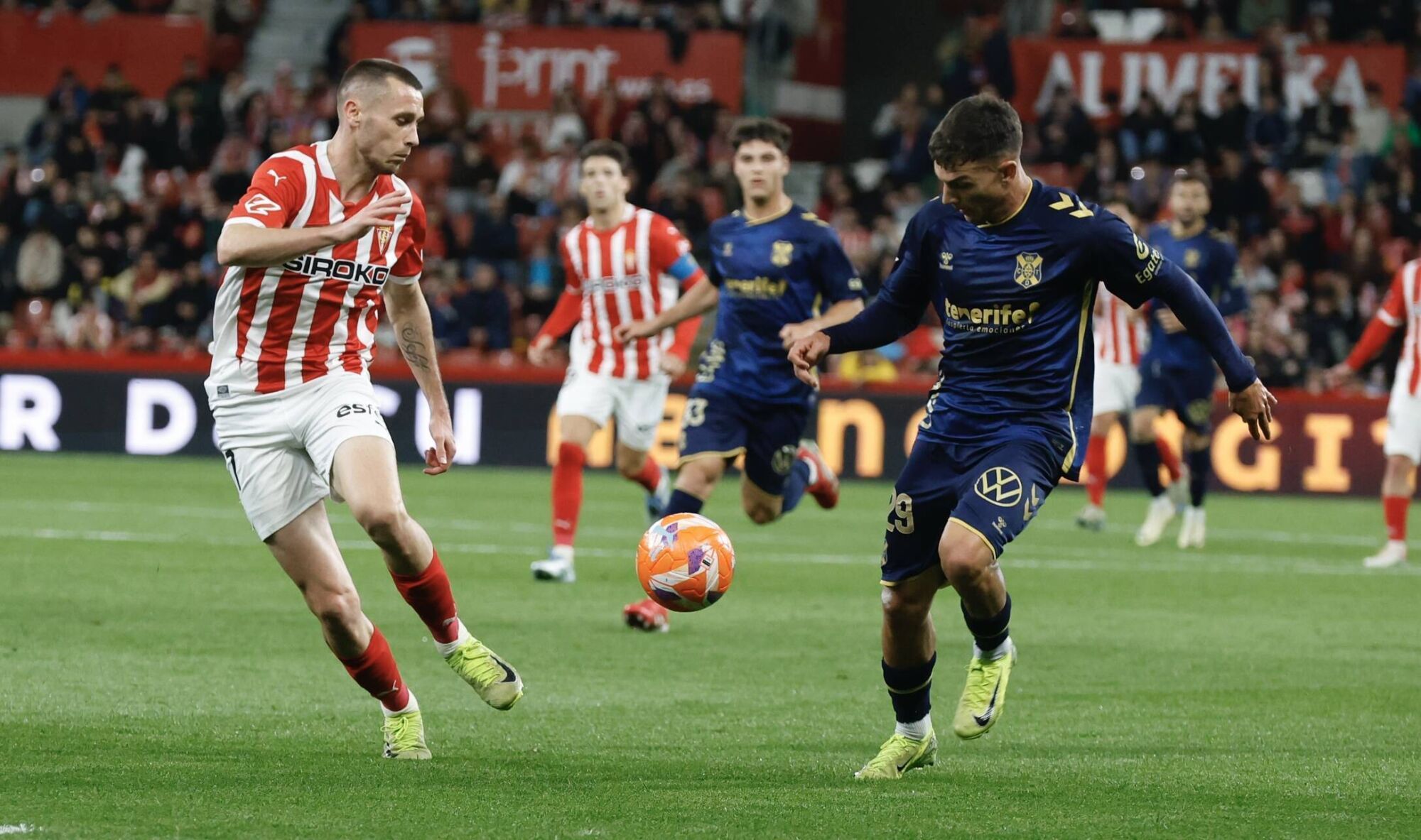 EN IMÁGENES: El Sporting - Tenerife disputado en El Molinón
