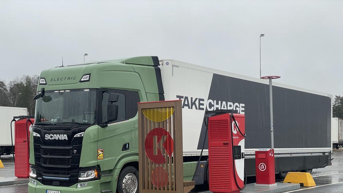 Un ingeniero de Scania recorre 73.500 km en camión eléctrico y demuestra su viabilidad en Europa