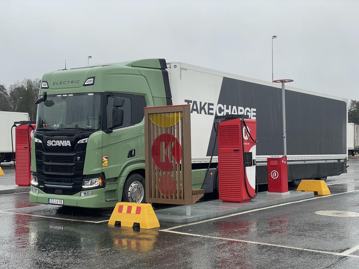 Un ingeniero de Scania recorre 73.500 km en camión eléctrico y demuestra su viabilidad en Europa