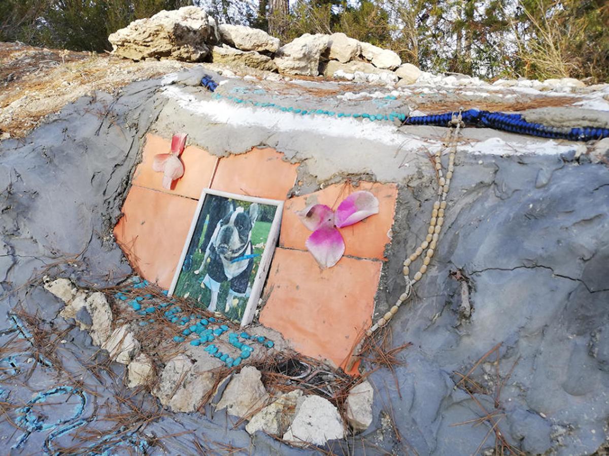 Algunas de las tumbas caninas que existen en sa Talaia de Sant Antoni.