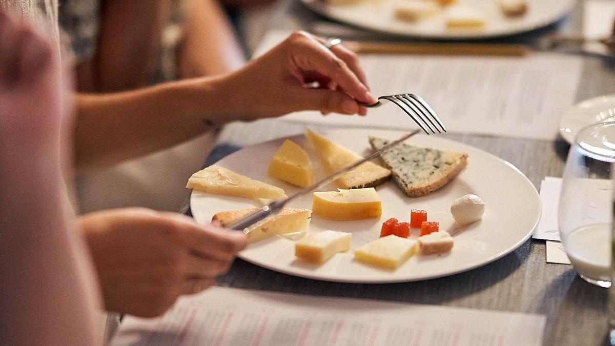 La leche y los productos lácteos constituyen uno de los grupos principales de alimentos en la nutrición ya que proporcionan gran variedad de nutrientes y beneficios para la salud.