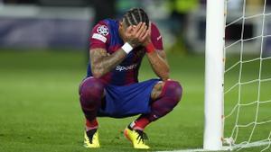 Decepción en los jugadores del Barça tras quedar apeados de la Champions
