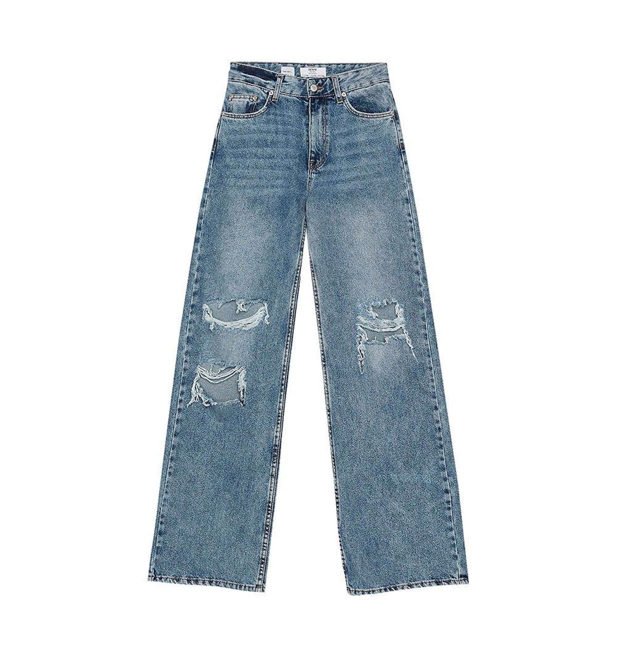 Jeans con corte de los 90 de Bershka. (Precio: 29,99 euros)