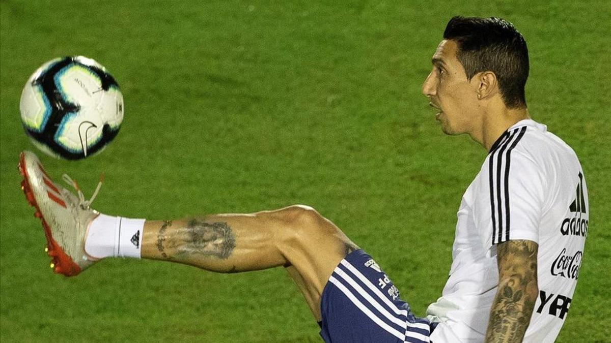 Ángel Di María le robaría el puesto a Matías Suárez