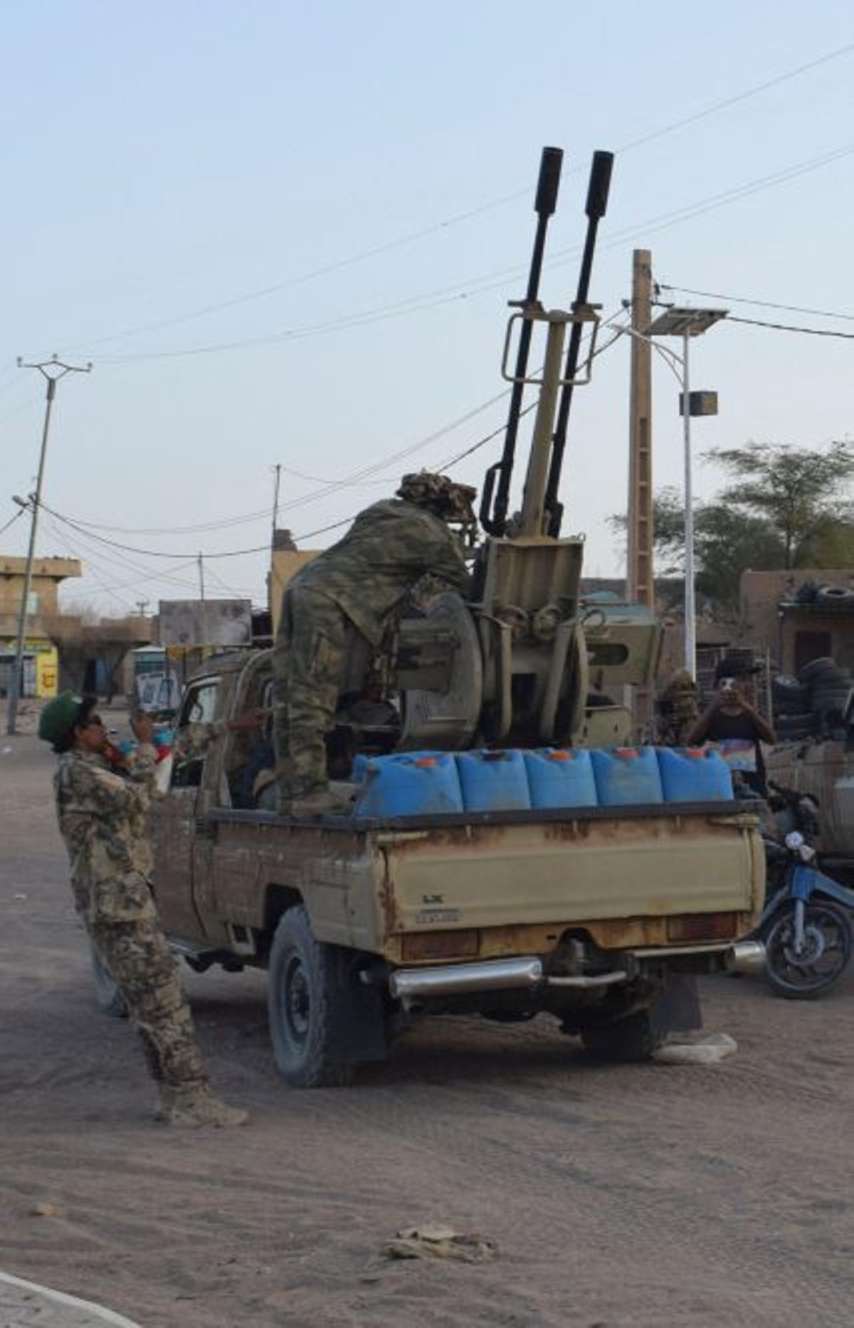 Cop a Mali de  dos grups rebels