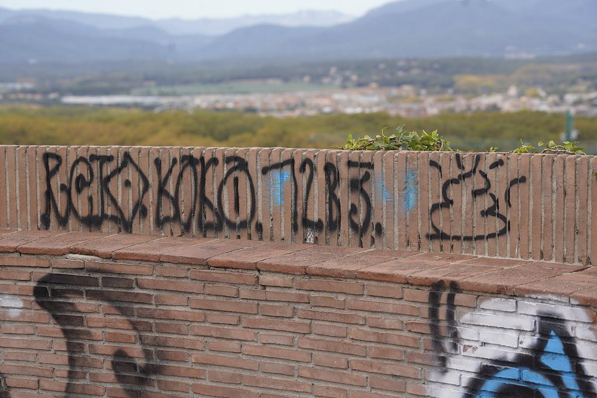 Les torres de la muralla de Girona, farcides de pintades Les torres de la muralla de Girona, farcides de pintades