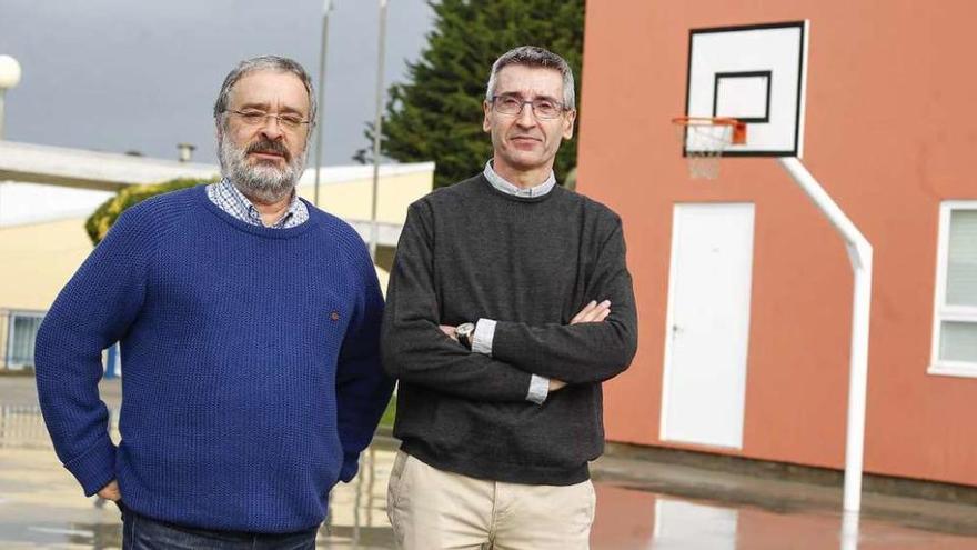 El coordinador, Fernando Moreno, y el director del centro, Javier Díaz, en el Ponte dos Brozos.