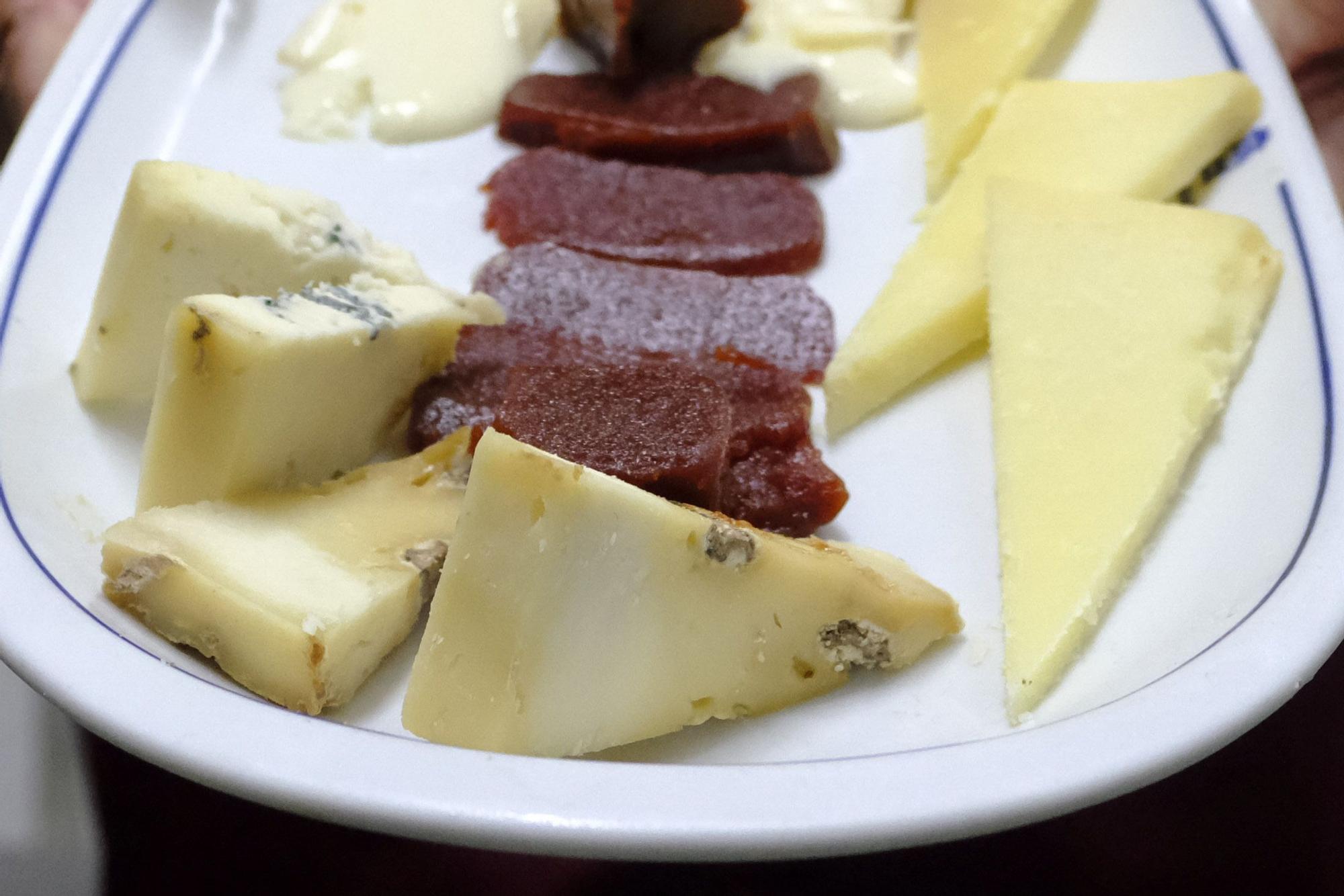 La cofradía del puchero presenta el primer queso azul de Canarias