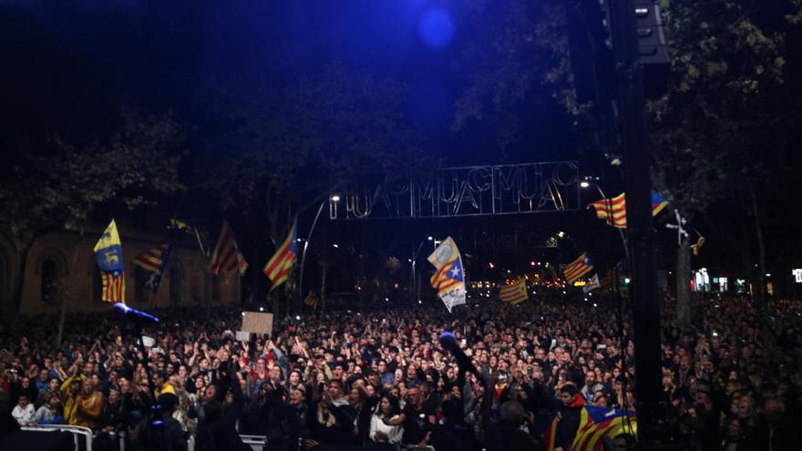 Barcelona viu un tsunami democràtic.