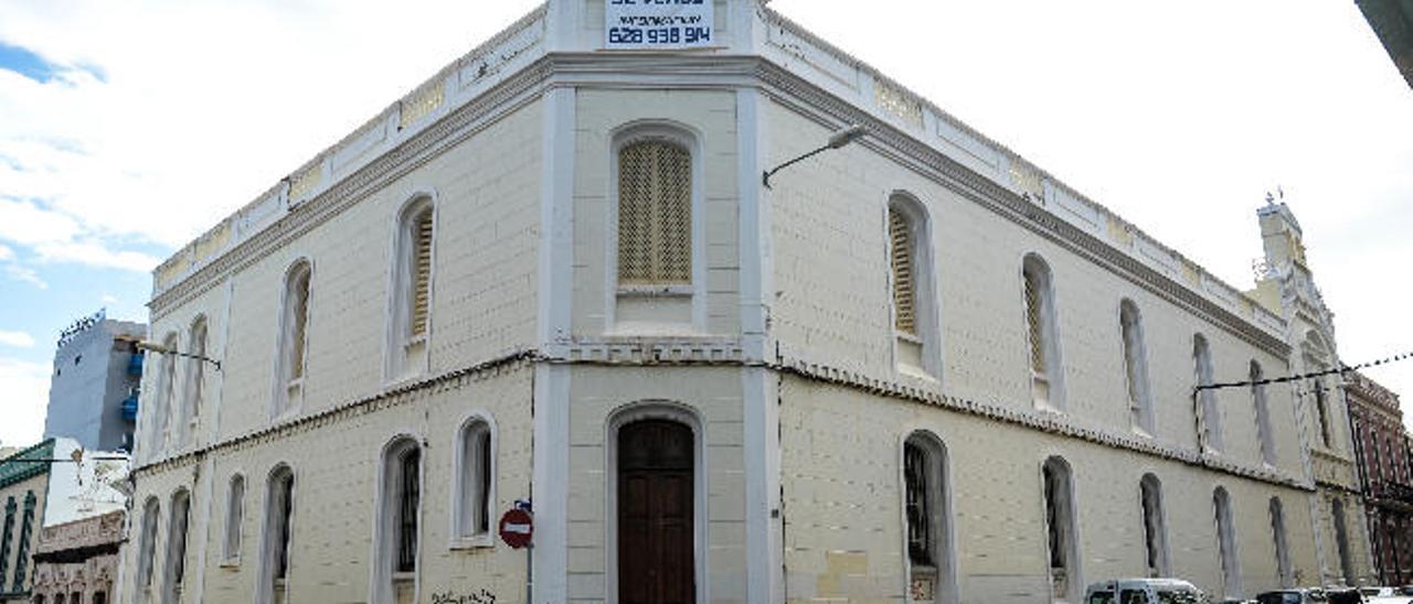 El convento de las Siervas de María, en la calle Canelajas esquina con Cebrián, en el barrio de Arenales.