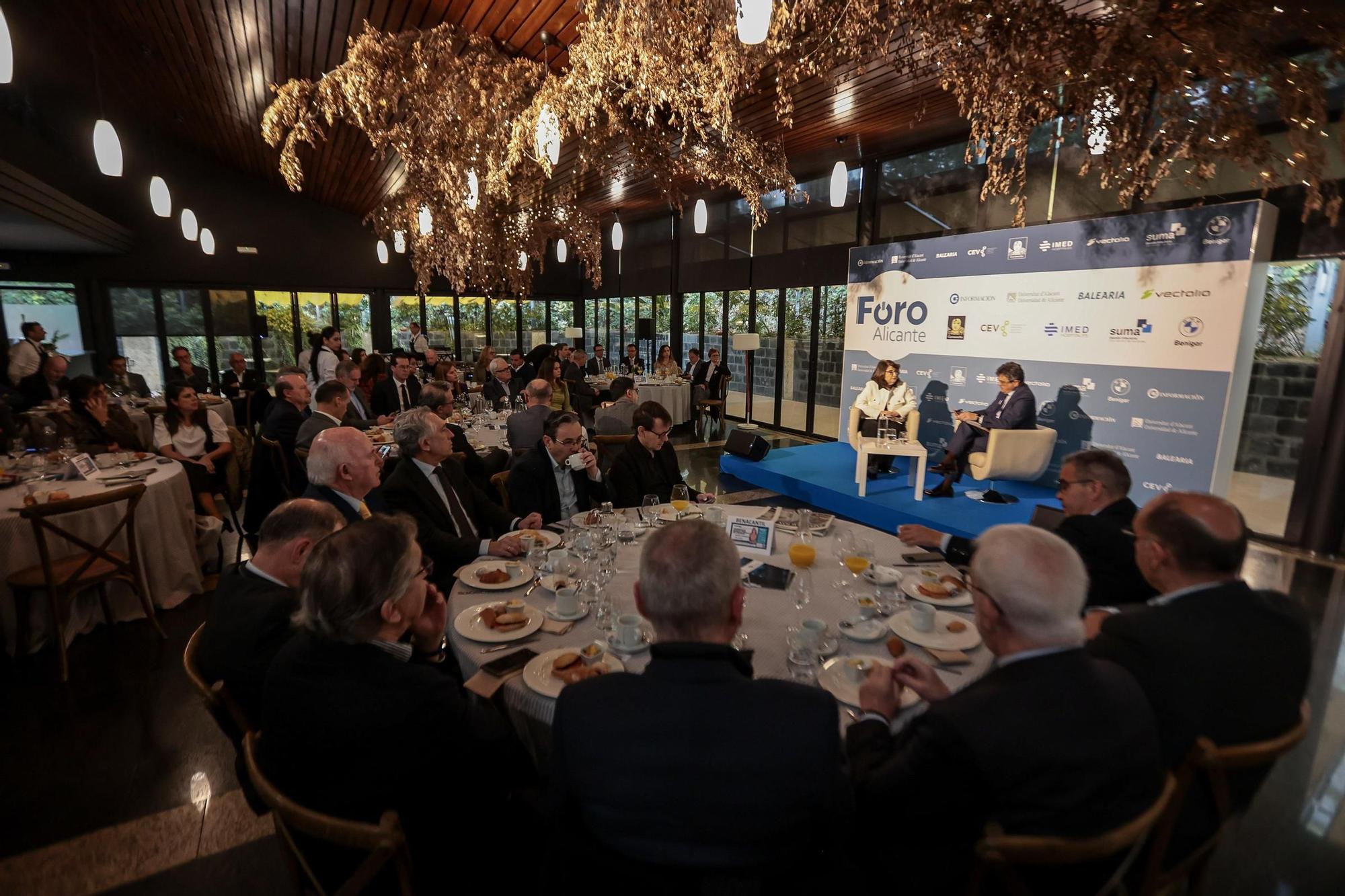 Foro Alicante con la Rectora de la UA Amparo Navarro