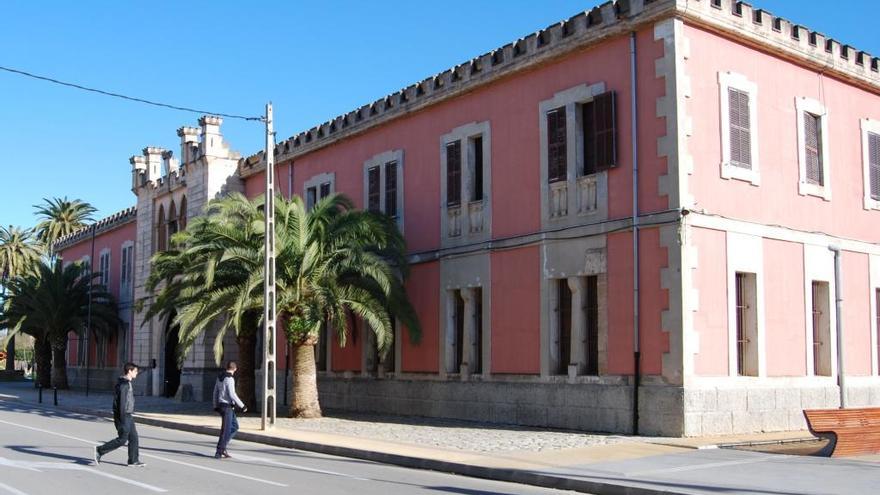 Imagen de la entrada del Cuartel General Luque, donde se ubicarÃ¡ la PolicÃ­a Nacional