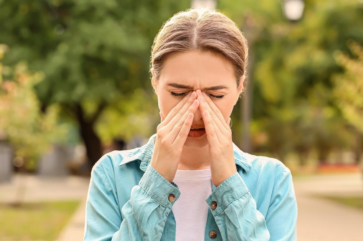 Los cambios de presión atmosférica favorecen la aparición de dolores de cabeza.