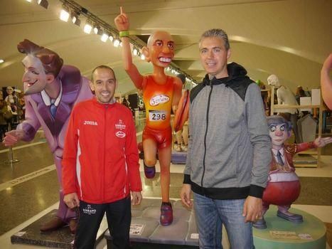 Luis Félix y José Garay, con el ninot del primero de ellos en la Exposición de 2017