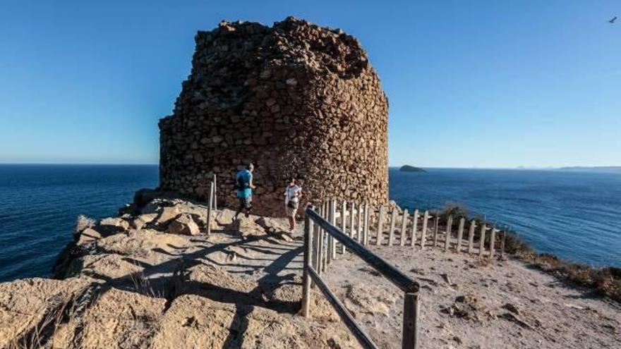 Benidorm vallará la Torre de Les Caletes para intentar frenar su deterioro