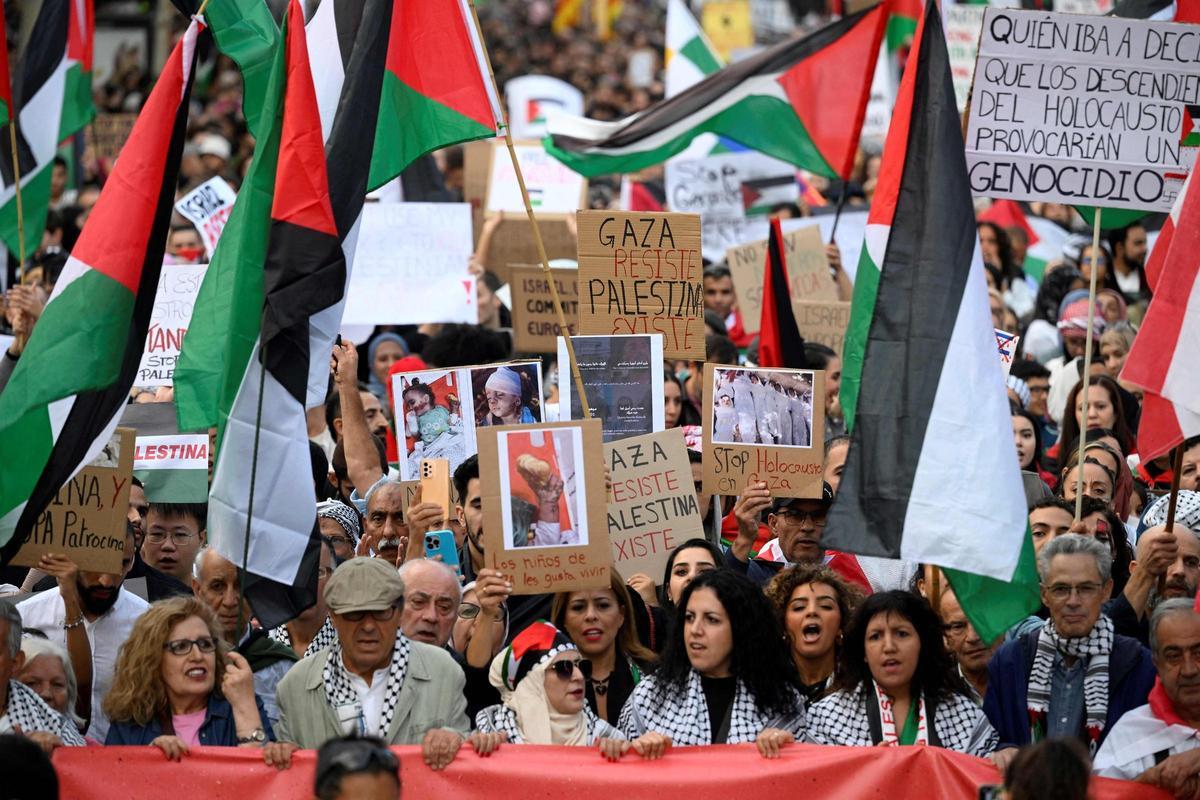 Miles de personas se manifiestan en Barcelona bajo el lema Paremos el genocidio en Palestina