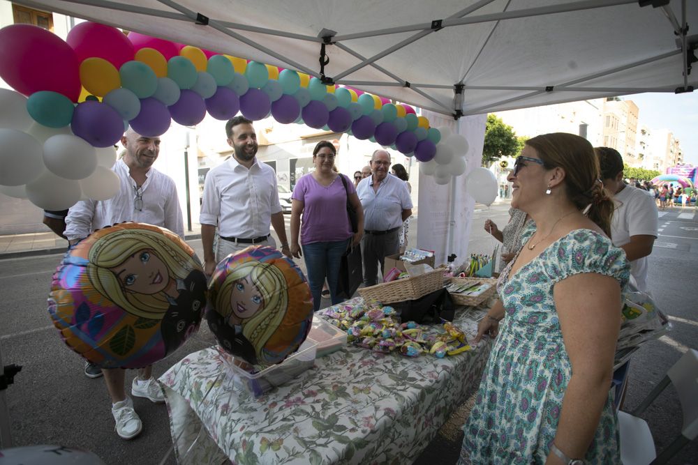 Fiesta del comercio local en la avenida 9 d'Octubre del Port de Sagunt