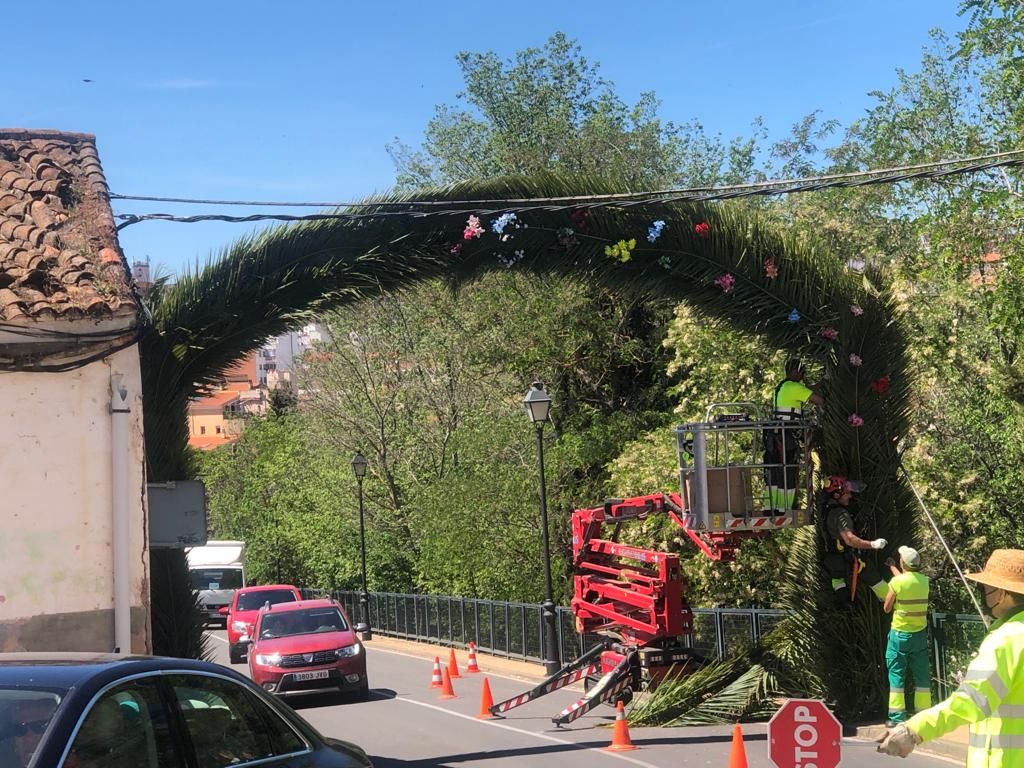 Fotogalería | Preparativos para la bajada de la patrona de Cáceres