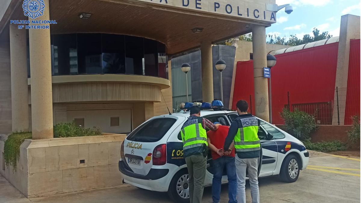 El detenido, en la comisaría de la Policía Nacional de la Playa de Palma.