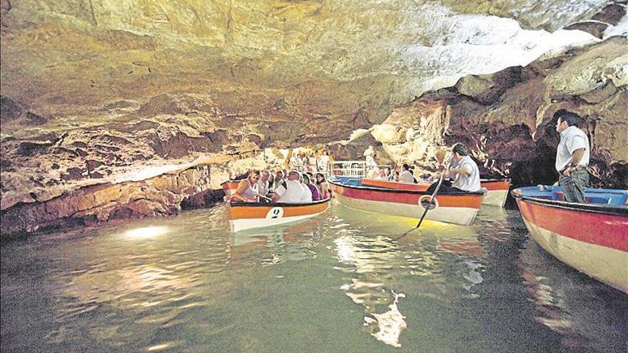 El mundo Tolkien se cuela en las grutas de la Vall