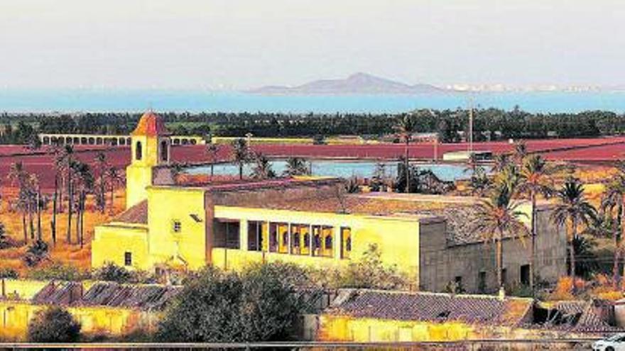 La belleza del Monasterio   de San Ginés de la Jara se realza por la ausencia de construcciones y su ubicación privilegiada.