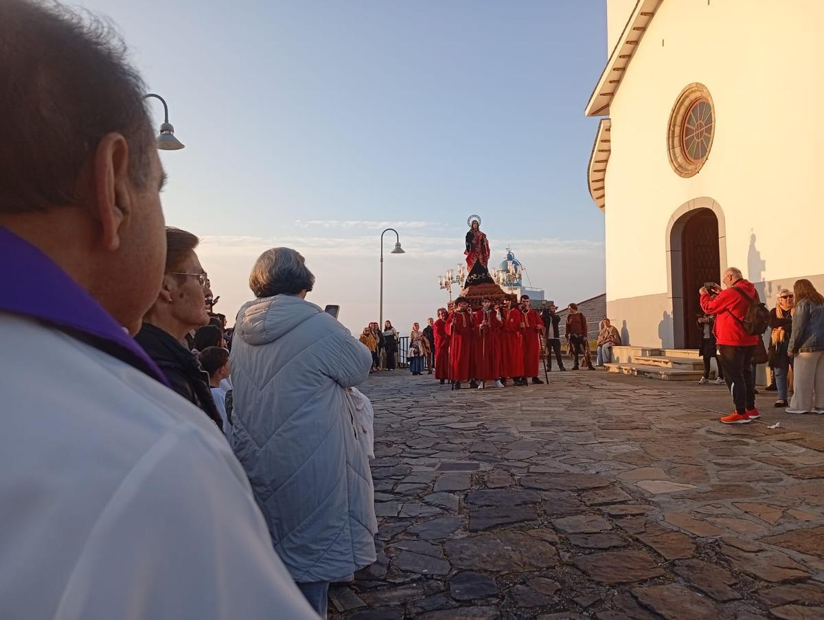 En imágenes: La procesión de bajada marca el inicio de la Semana Santa en Luarca