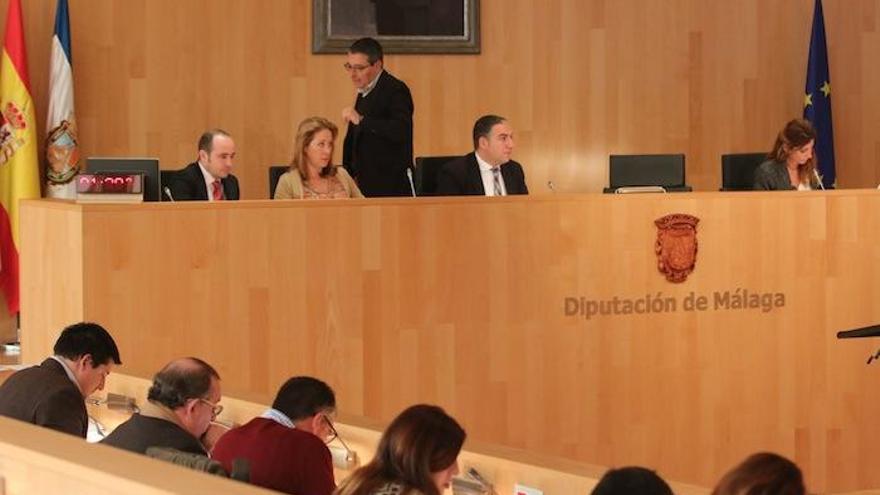 La Diputación afronta hoy un debate sobre su propia existencia.