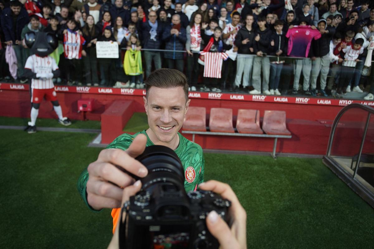 Girona Montilivi presentació Ter Stegen a l'estadi amb aficionats