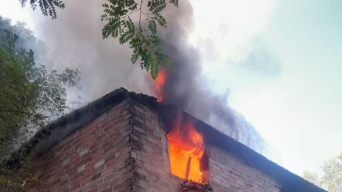 La casa, ardiendo. |   // FDV